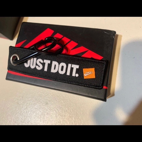 AirPod Case - Picture 6 of 8